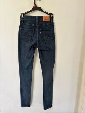 Levi's Dark Blue Skinny Jeans for Women
Size 25